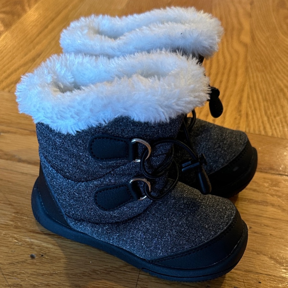 BMCityBM Toddler Snow Boots size 130 or usually a size 5